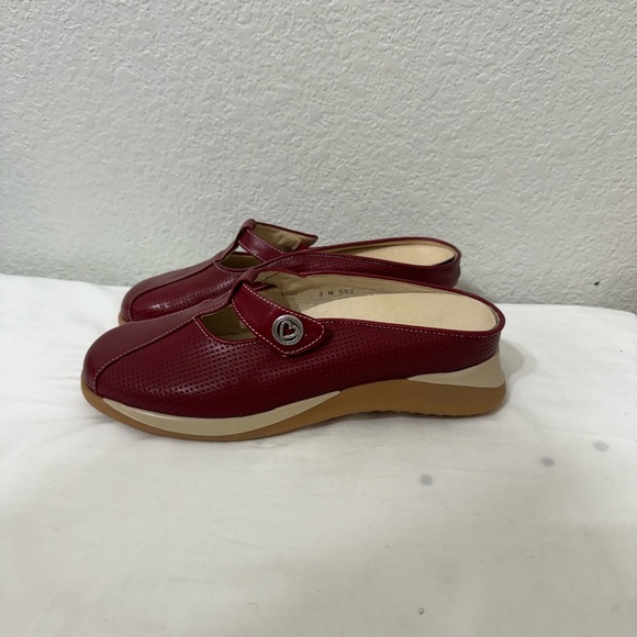 Brighton Erin Red Leather Mules size 8 - Picture 2 of 12